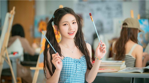 �군�ұ���Ů��Χ��ǰ�����°����� v1.13.10.1412
